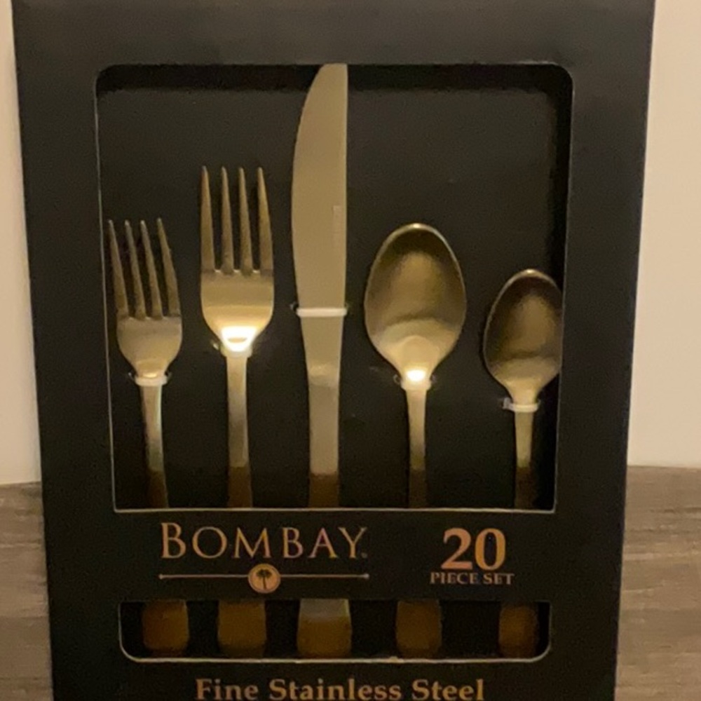 BOMBAY ARCADIA GOLD FINE STAINLESS 20pc. FLATWARE. NEW IN BOX